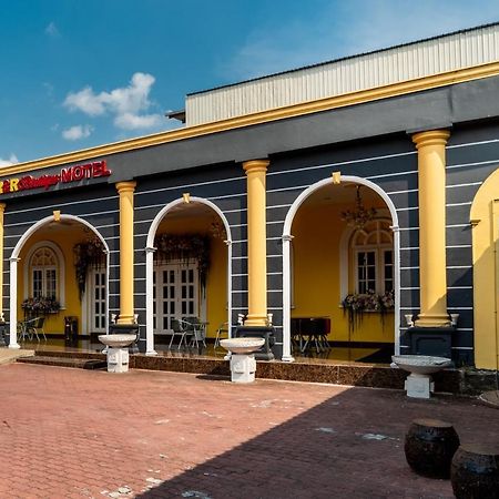 Oyo 1228 R & R Motel Johor Bahru Zewnętrze zdjęcie