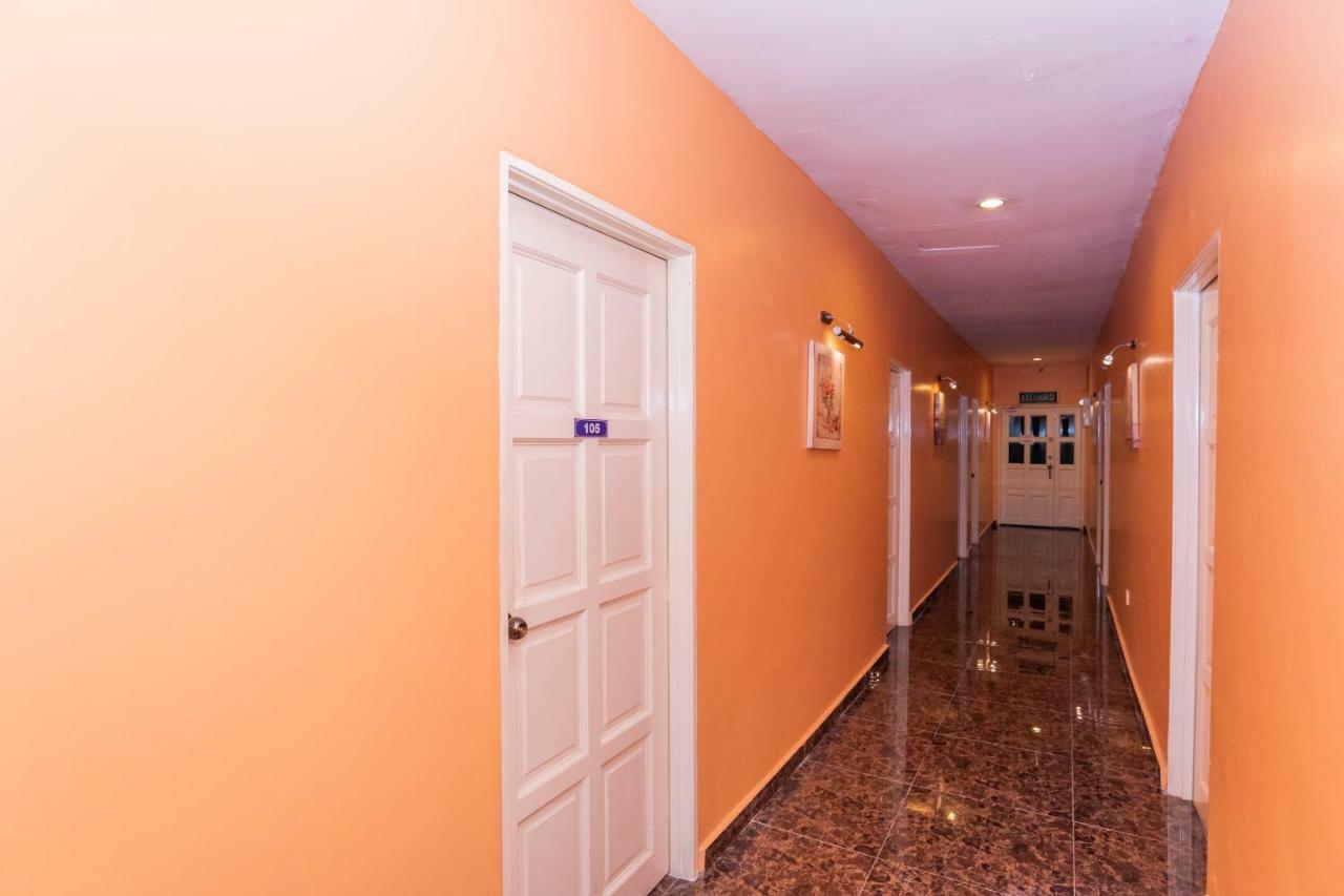 Oyo 1228 R & R Motel Johor Bahru Zewnętrze zdjęcie